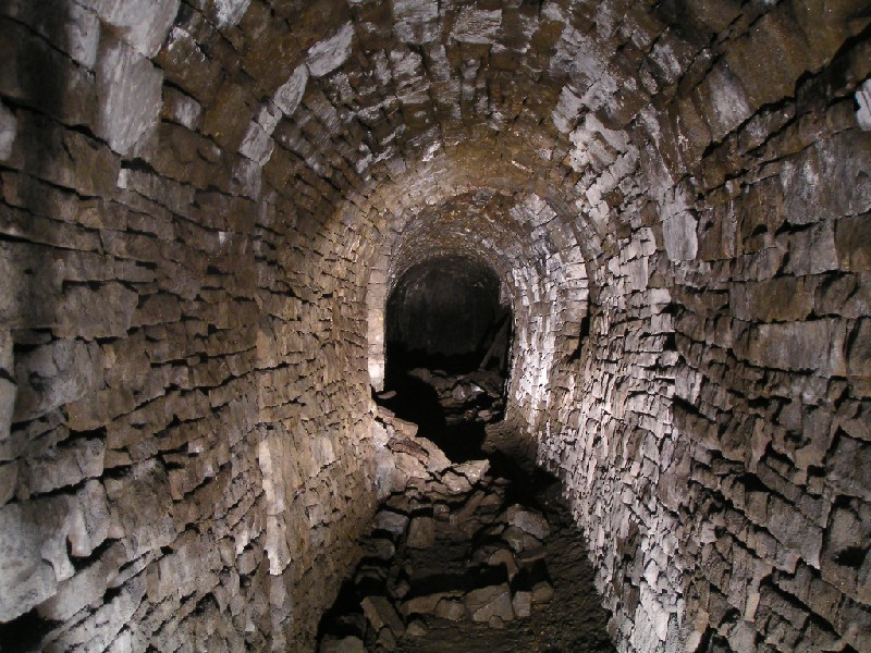 bh_bhmv_passage1.jpg - View inside the right hand passage.