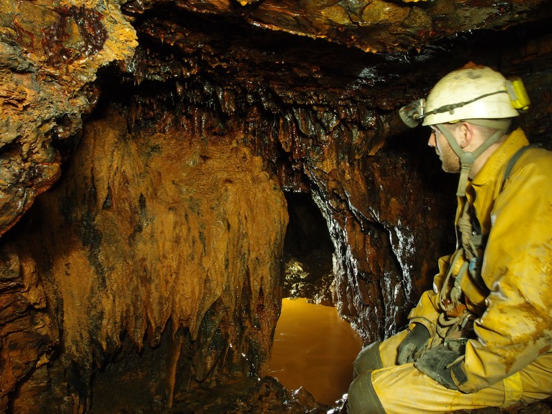 P1112211.JPG - Iron stained formations.