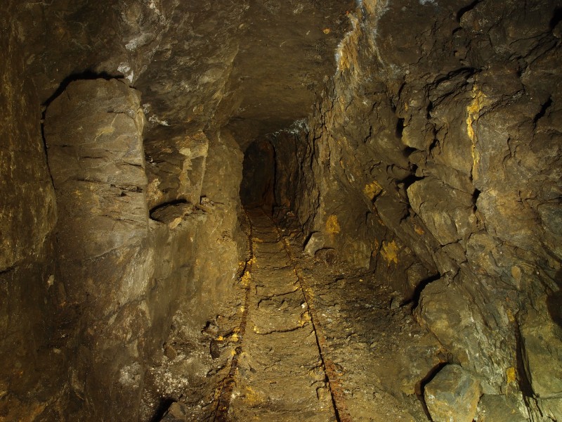 P1112232.JPG - Southern end of Jug Vein. A little further along and the forehead is reached. Air is bad the last 50m or so.