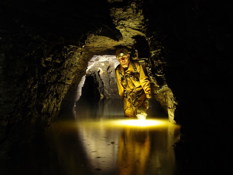 P1112262.JPG - The way on. Crosscut between Jug and Brownley Hill West High Cross Veins.