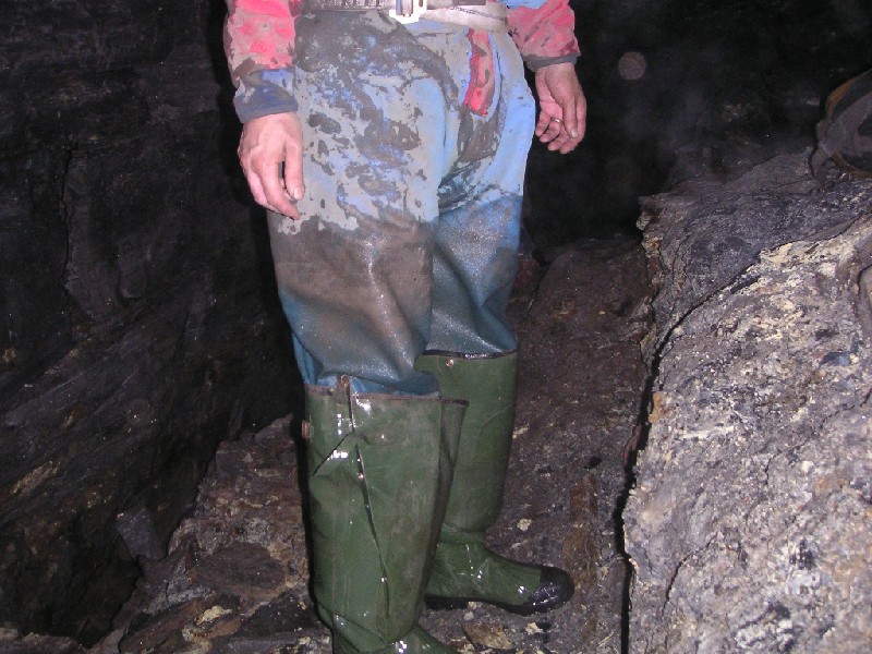 bh_fullwaders_brownleyhillvein1.jpg - I had held back getting some wet socks, and used waders instead, they did tend to fill up, and are bulging with water. Note when empty they start at the water mark on the suit. It was like have lead in your boots.