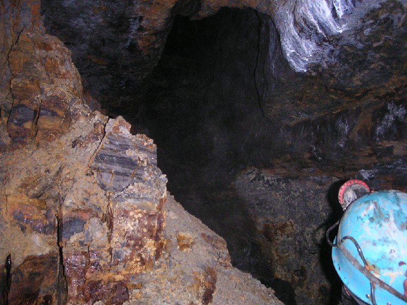 bh_rise_westhighxvein1.jpg - A rise of the main passage that we where going along.