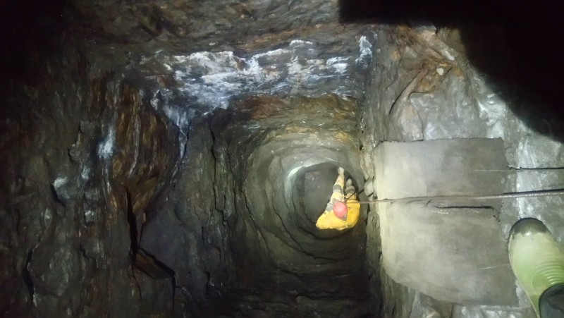 DSC_6991.JPG - Prussikking up to the High Level, quick phone snap.