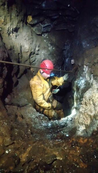 DSC_7009.JPG - Second pitch from the stope to the main Jug Vein Sub Level, quick photo snap.