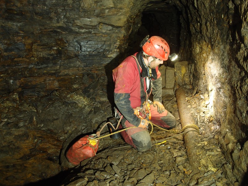 P1223215.JPG - Replacing the old rope at the sump to the horse level.