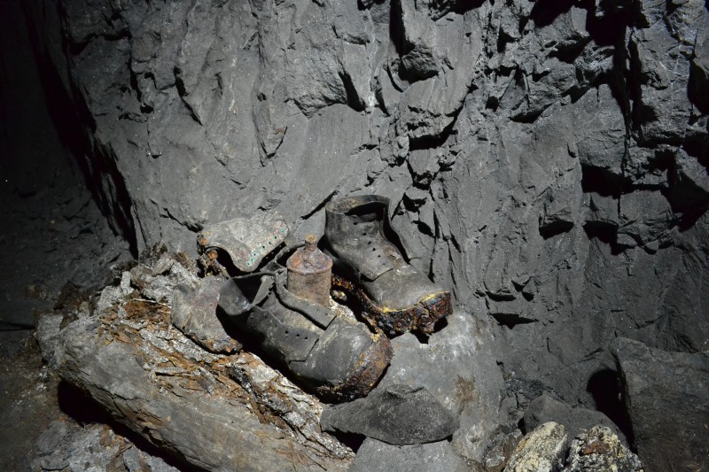 DSC_0010.JPG - Clogs and powder tin. Photo by Karli.