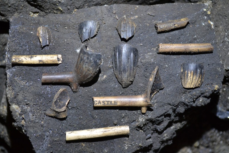 DSC_0033.JPG - Selection of pipe remains. Photo by Karli.