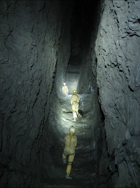 Img_0010.jpg - Western end of the stope. This slope is on a fault.