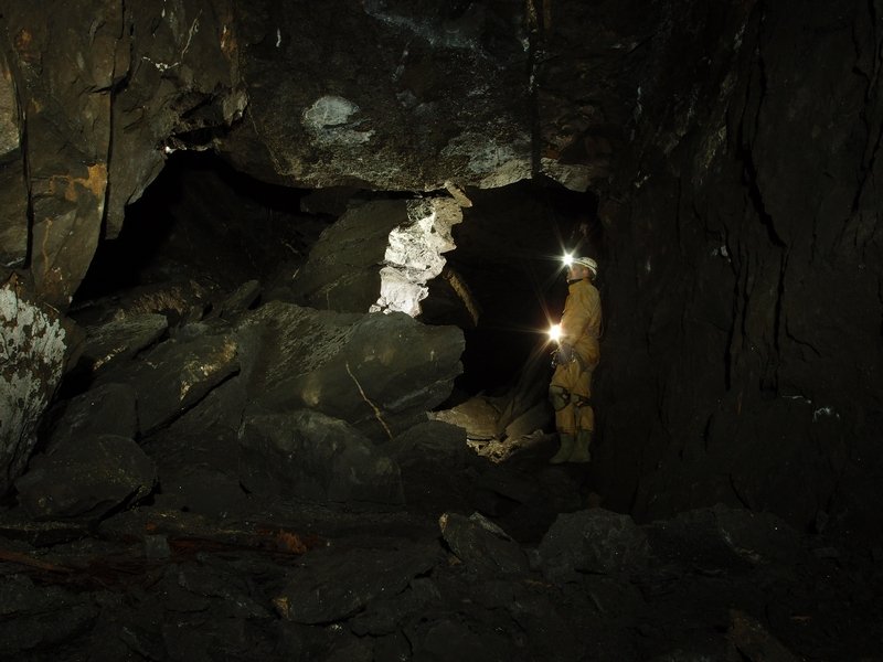 P4290385.JPG - Shattered stopes on the Brownley Hill West High Cross Vein.