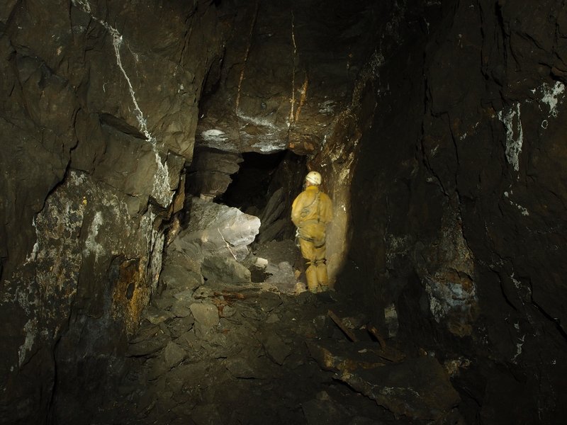 P4290386.JPG - Shattered stopes on the Brownley Hill West High Cross Vein.
