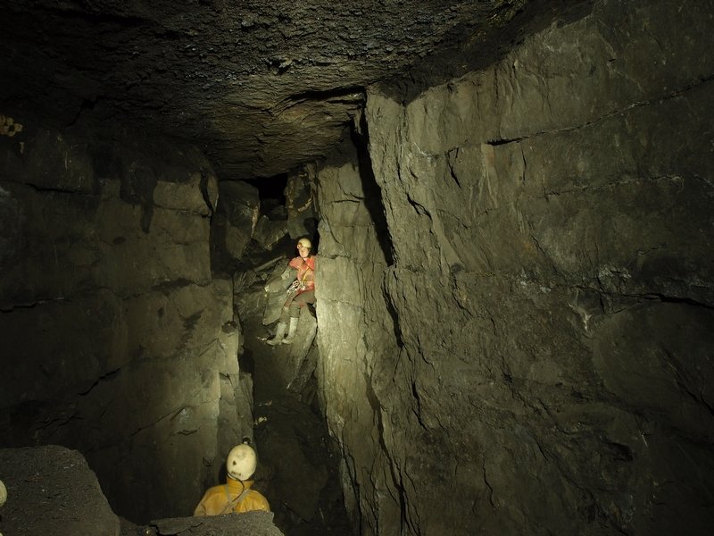 P4290393.JPG - Stope right at the top of the Great Limestone.