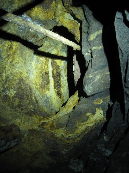 IMG_6120.JPG - Rise going up at the junction with Brownley Hill High Cross Vein.