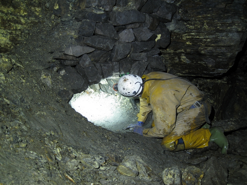 IMG_6132.JPG - Junction with the BH Moss Cross Vein, looking north. There was a strong draft here.