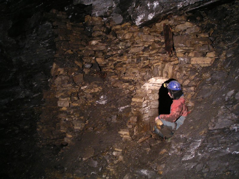 bh_compshalechamber5.jpg - What the arches look like from the shale chamber, a bit of a mess considering how tidy everything is inside.