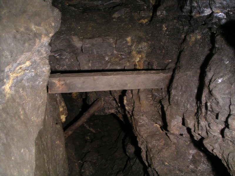 bh_passagetohaggs.jpg - The route which takes you to Hagg's, here you drop down and down back on yourself which leads back to the 'square' hole.