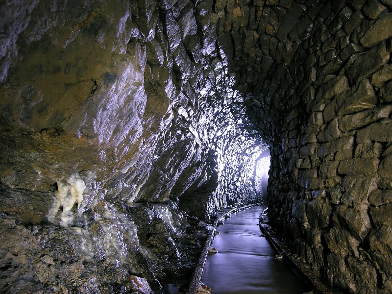 buntlev_SRL_1.jpg - Stone arching blended into the rock. Photo by Simon.