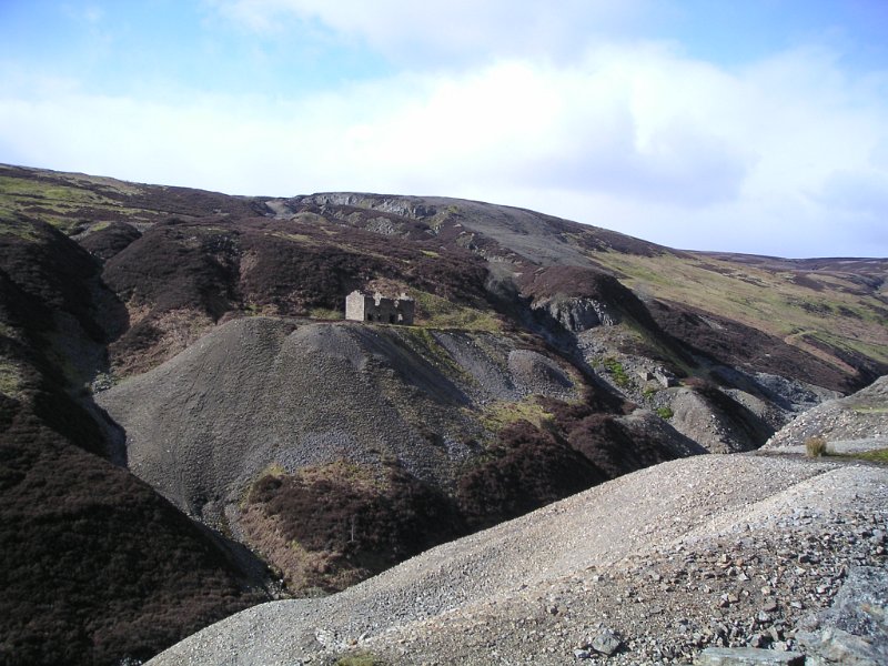 bunton_buildingacrossthevalley.jpg - Looking across the valley to the North Hush and the mineshop of the Priscilla Level.