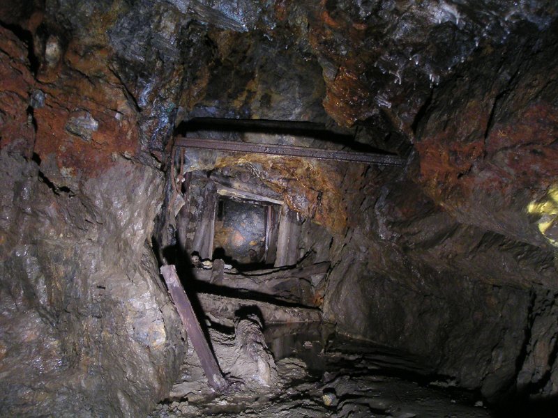 PICT6219.jpg - This is looking into the left branch.