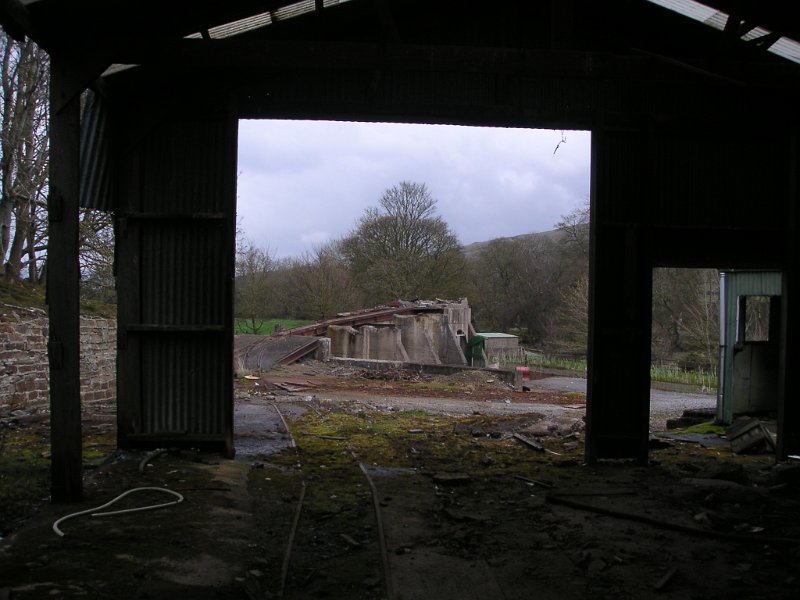 PICT6231.jpg - Looking out towards the heapstead for the incline level from within the loco shed.