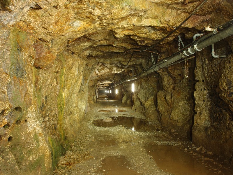 P8121400.JPG - Looking inbye on the Main Drive.