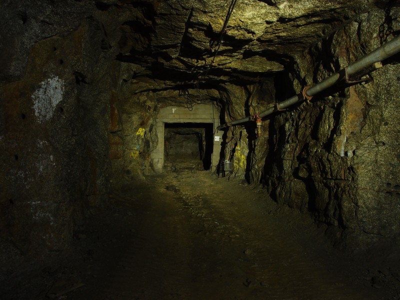 P8121435.JPG - Block work supports.