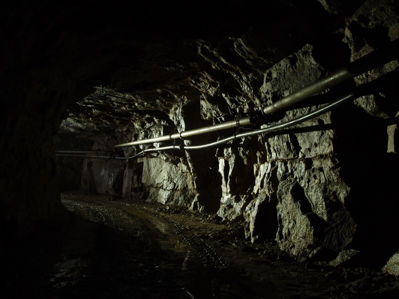 P8121443.JPG - Compressed air pipes.