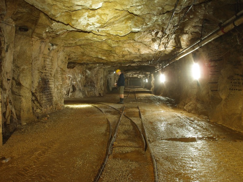 P8121448.JPG - Juction with the South African sub level.