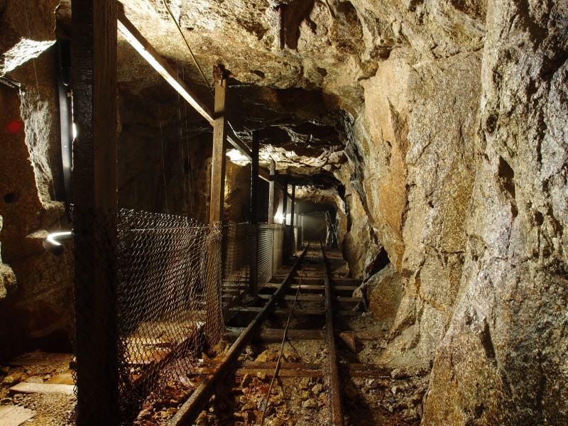 P8121450.JPG - Looking down from the South African sublevel.