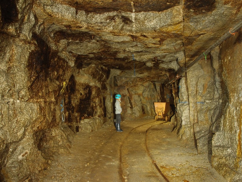 P8121454.JPG - Tub in sub level.