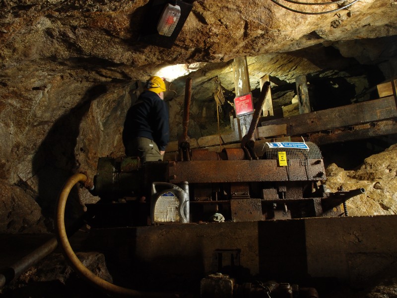 P8121462.JPG - Winch.