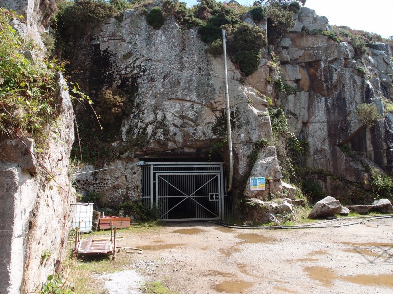 P8121464.JPG - Entrance.