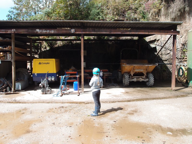 P8121465.JPG - In the quarry yard.