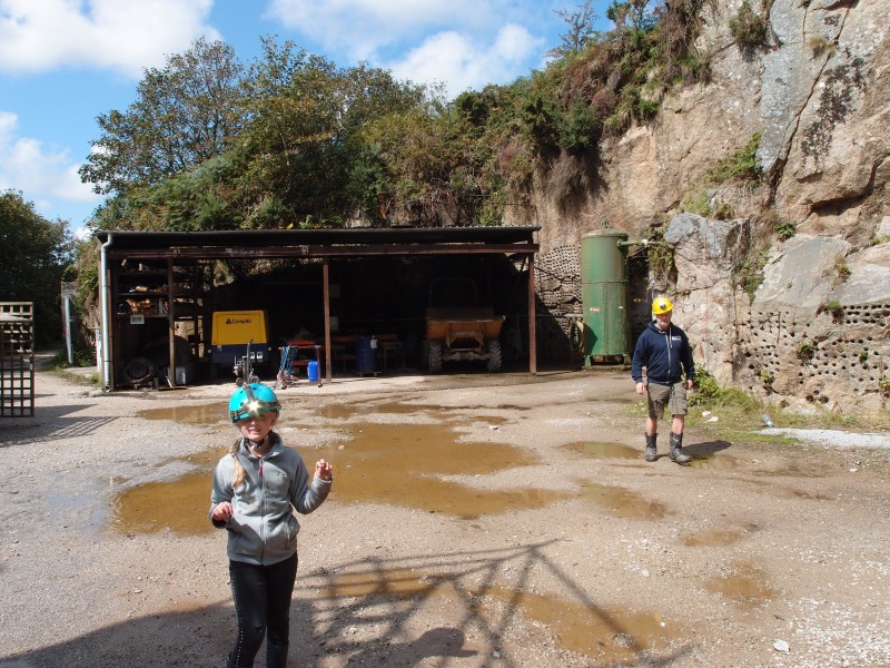 P8121467.JPG - In the quarry yard.