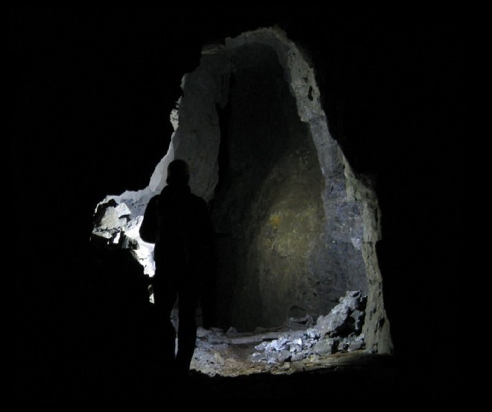 07_westendarcher_stope_sillo.jpg - A cross sectional type view of the stopes.