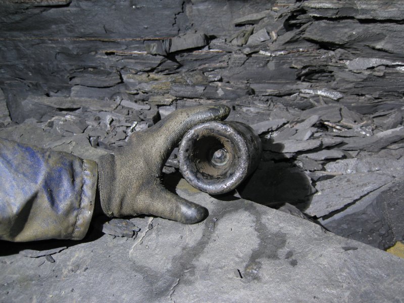 17_hl_bottle2.jpg - In the horse level, an old bottle with its deep bottom.