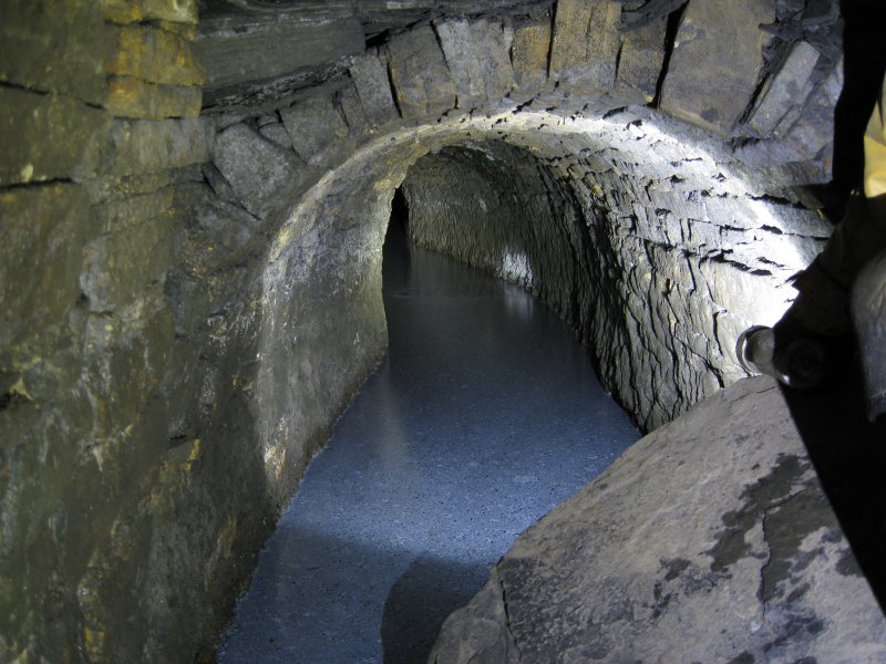 19_hl_calcitedwater2.jpg - Calcited water, a shame to have to wade through it, but it does grow back quickly.