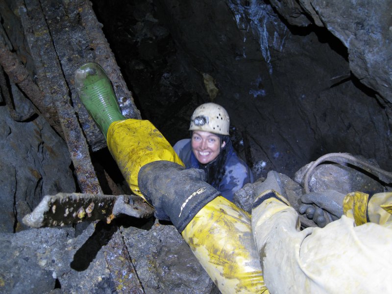 21_kateclimbingrise.jpg - Kate climbing up into the second set of stopes.