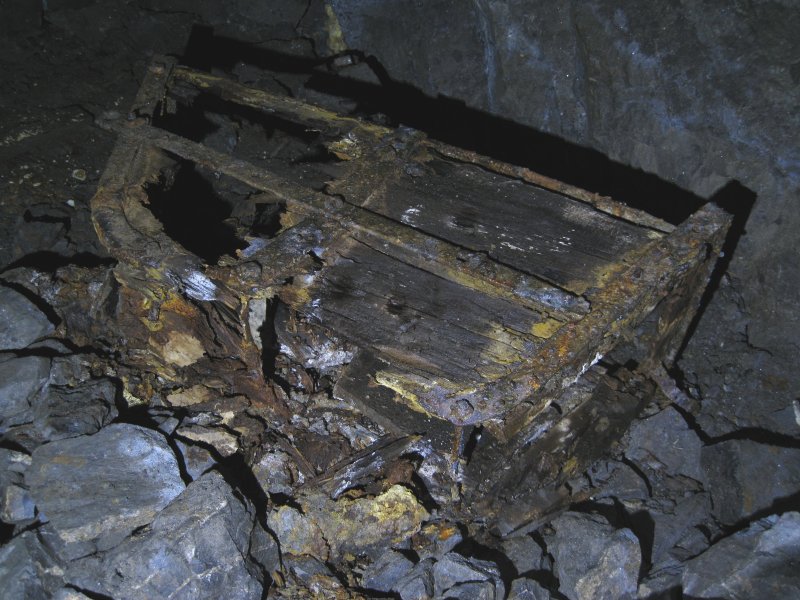 23_hbstopes_oretruck.jpg - Old ore truck without its wheels.