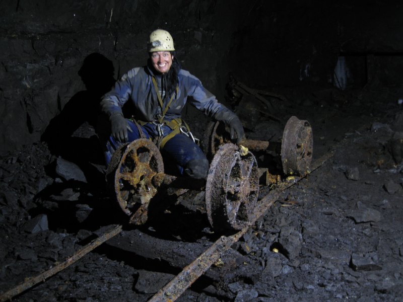 34_hbstopes_wheelskate.jpg - Wheels on rails, maybe these belong to the ore truck further down?