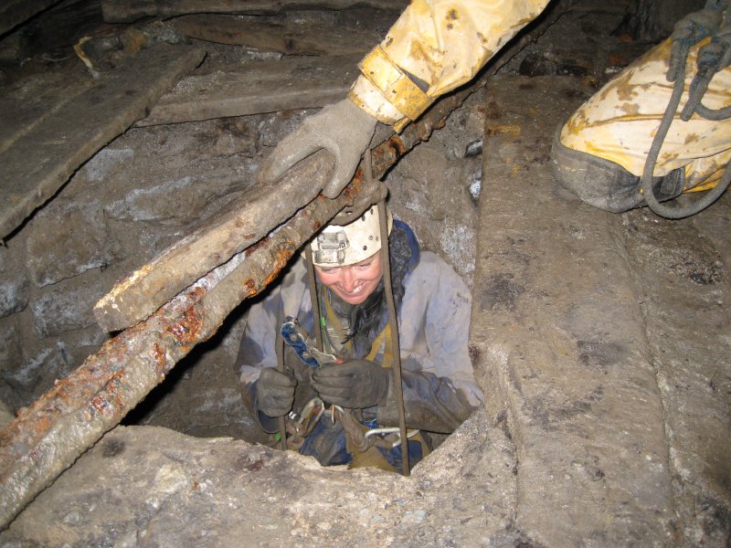 60_hbstopes_orechuteabseilkate.jpg - Abseiling back down to the horse level.