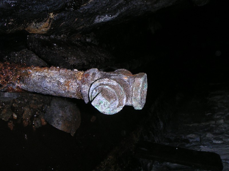 cc_airpipebreakout.jpg - Valve on the large airpipe.