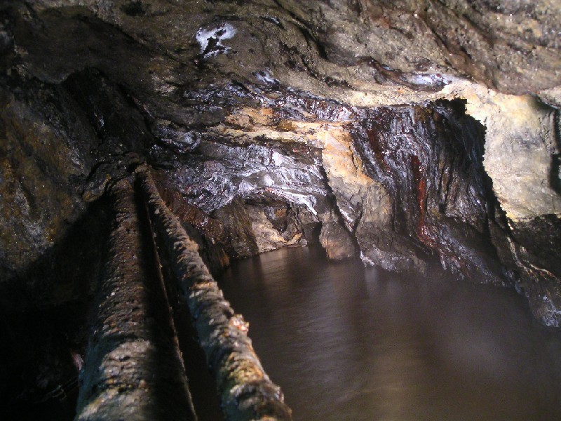 cc_angledvein2.jpg - The section of the horse level were the vein really took an angle. The only other area we have seen this is in Hangingshaw Branch Level of Rampgill.