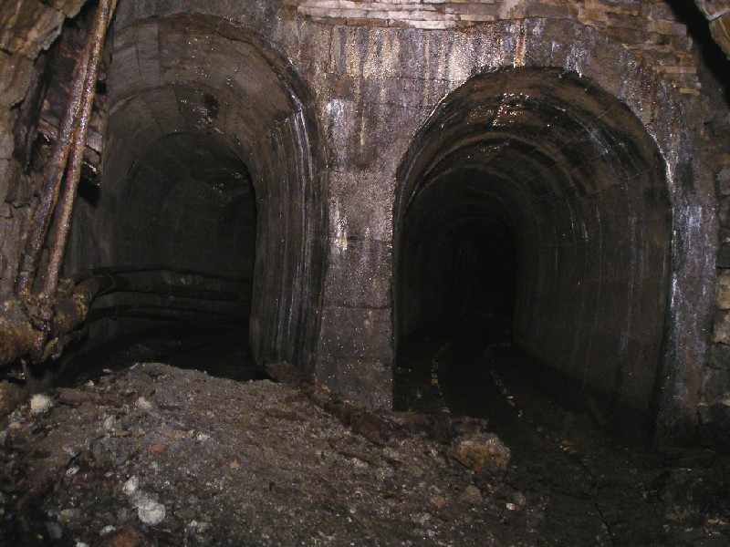 cc_concrete_arching1.jpg - The twin concrete arches.