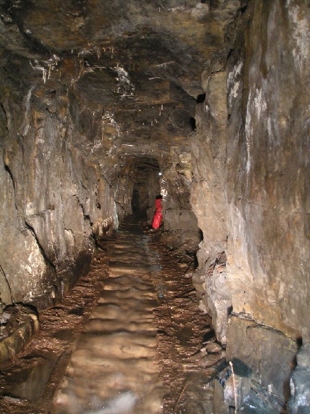 cc_incline.jpg - View along the incline along the access level to Caplecleugh.