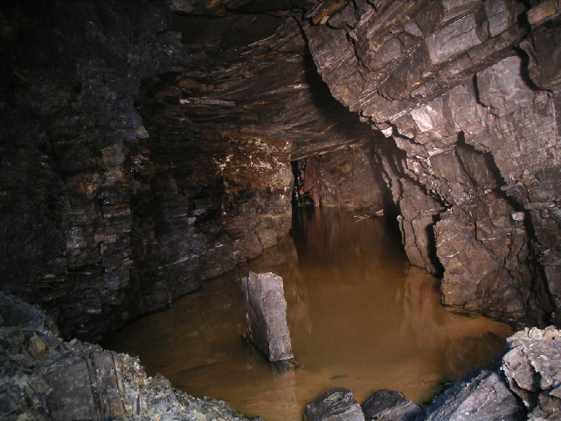 cc_routetoblackashgill2.jpg - The passage to Black Ash Gill Cross Vein, just after the hopper the passage ends.