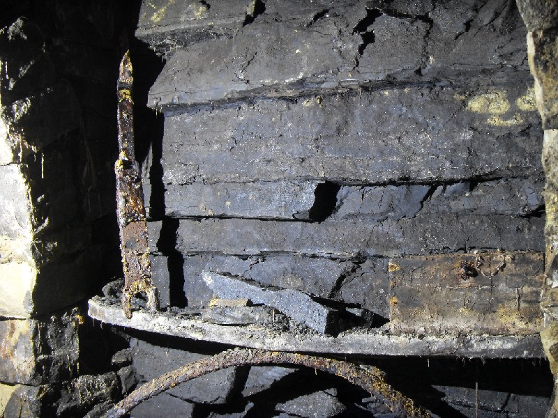 19_cc_east_wrench_box.jpg - The wrench and wooden box in the alcove.