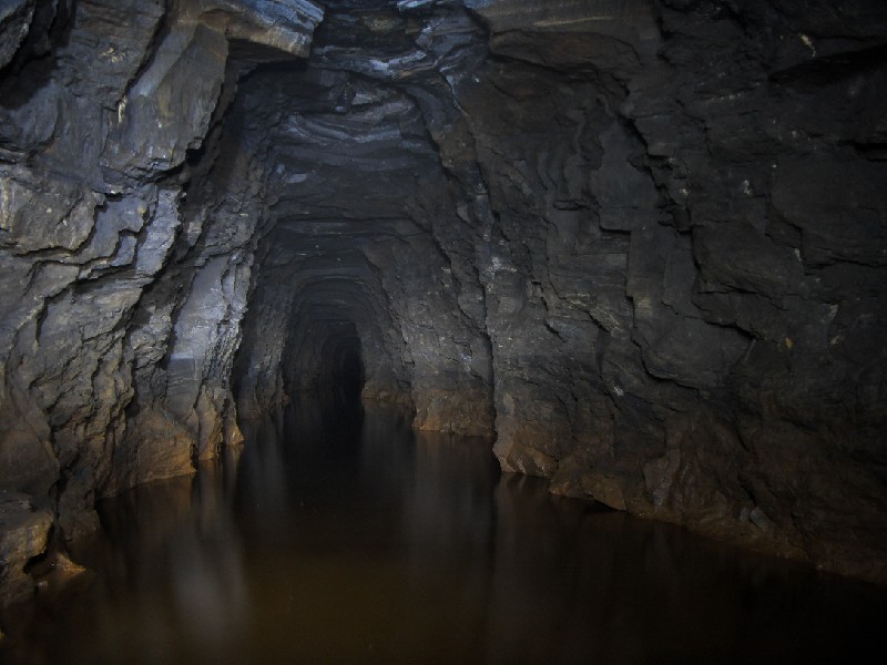 07_ccnv_lookingout.jpg - This is looking from the Caplecleugh North Vein into the connecting passage that we took from the Longcleugh Vein.