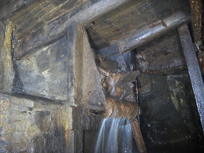 08_ccnv_vfan_hopper1.jpg - The hopper and manway near the fan.