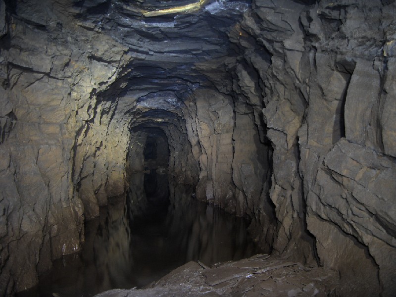 11_ccnv_pass2.jpg - Looking into the connecting crosscut from Caplecleugh North Vein to Middlecleugh North Vein.