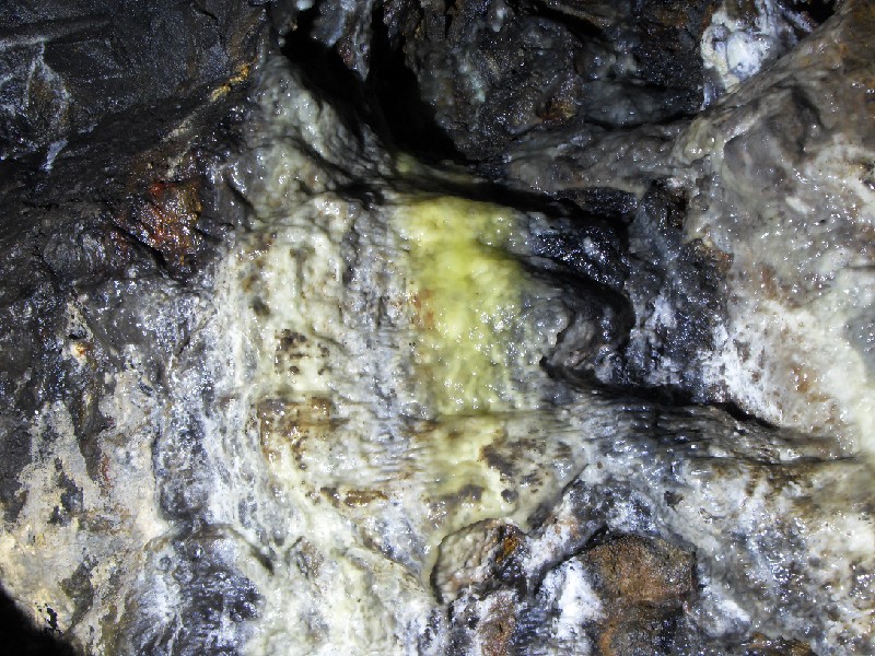 16_cchl_mcnv_calcite2.jpg - Yellow coloured calcite formation.